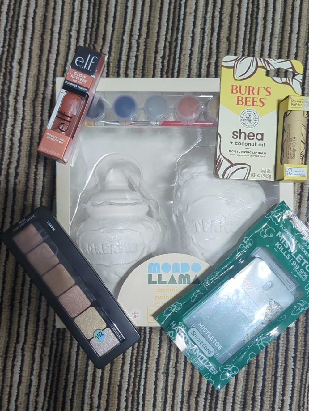 Mondo Llama Ceramic Paint Kit with White Ceramic Figures
